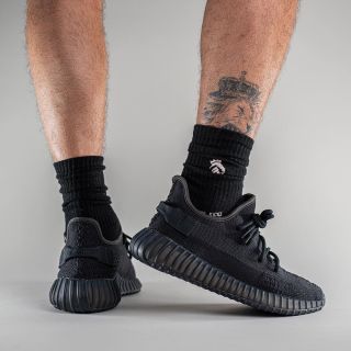 ADIDAS YEEZY 350 V2 “ONYX”🦅👟⚫️ Na našem webu stále probíhá VÝPRODEJ😱, tak si to nenech ujít! 😊 Máš je ve své sbírce? Tagni...