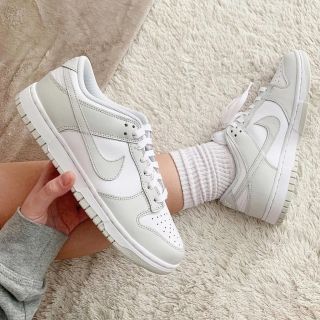 NIKE DUNK LOW “PHOTON DUST”🩶⚛️👟 Na našem webu stále probíhá VÝPRODEJ😱, tak si to nenech ujít! 😊 Máš je ve své sbírce?...